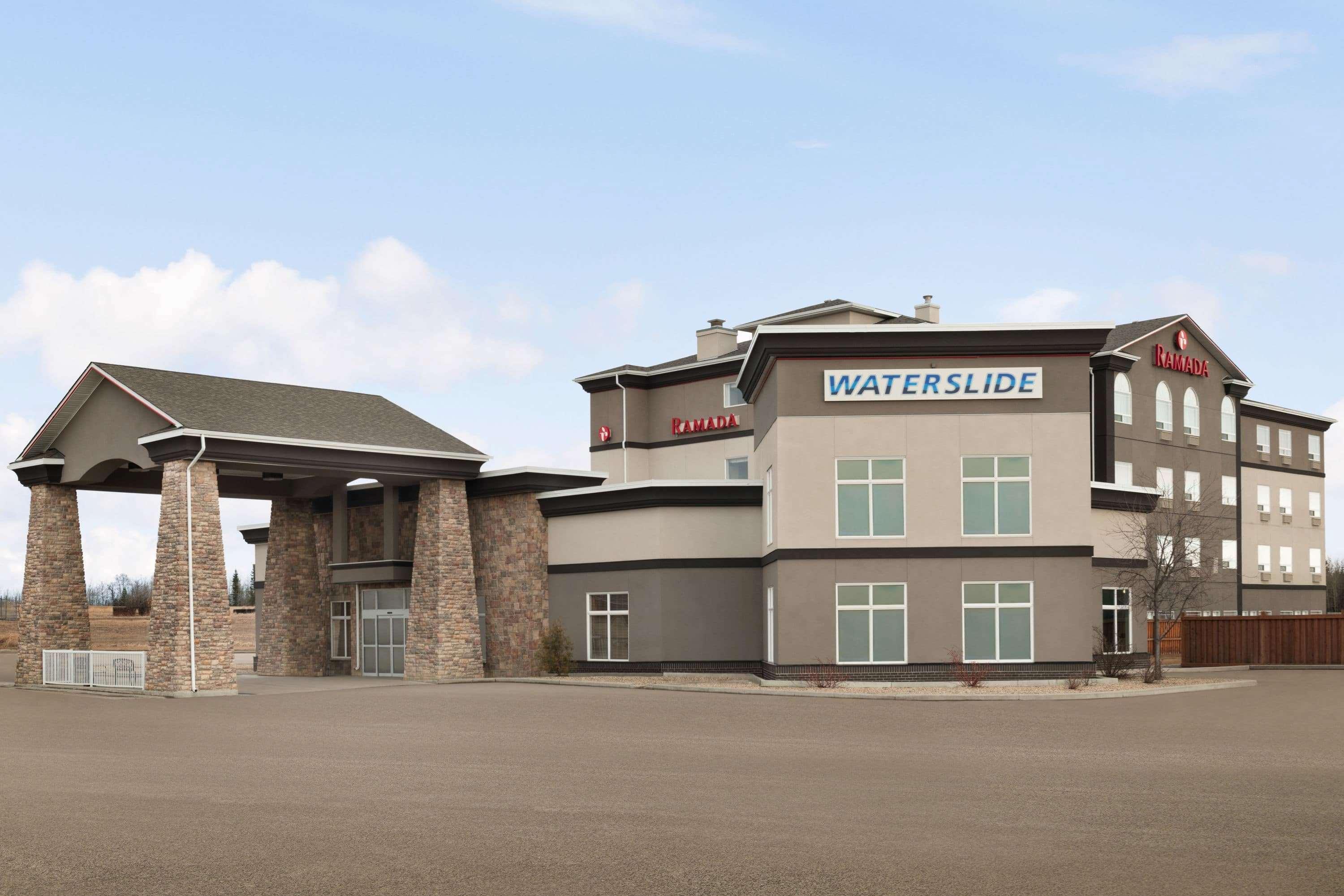 ホテル ラマダ バイ ウィンダム デイトン バレー Drayton Valley エクステリア 写真