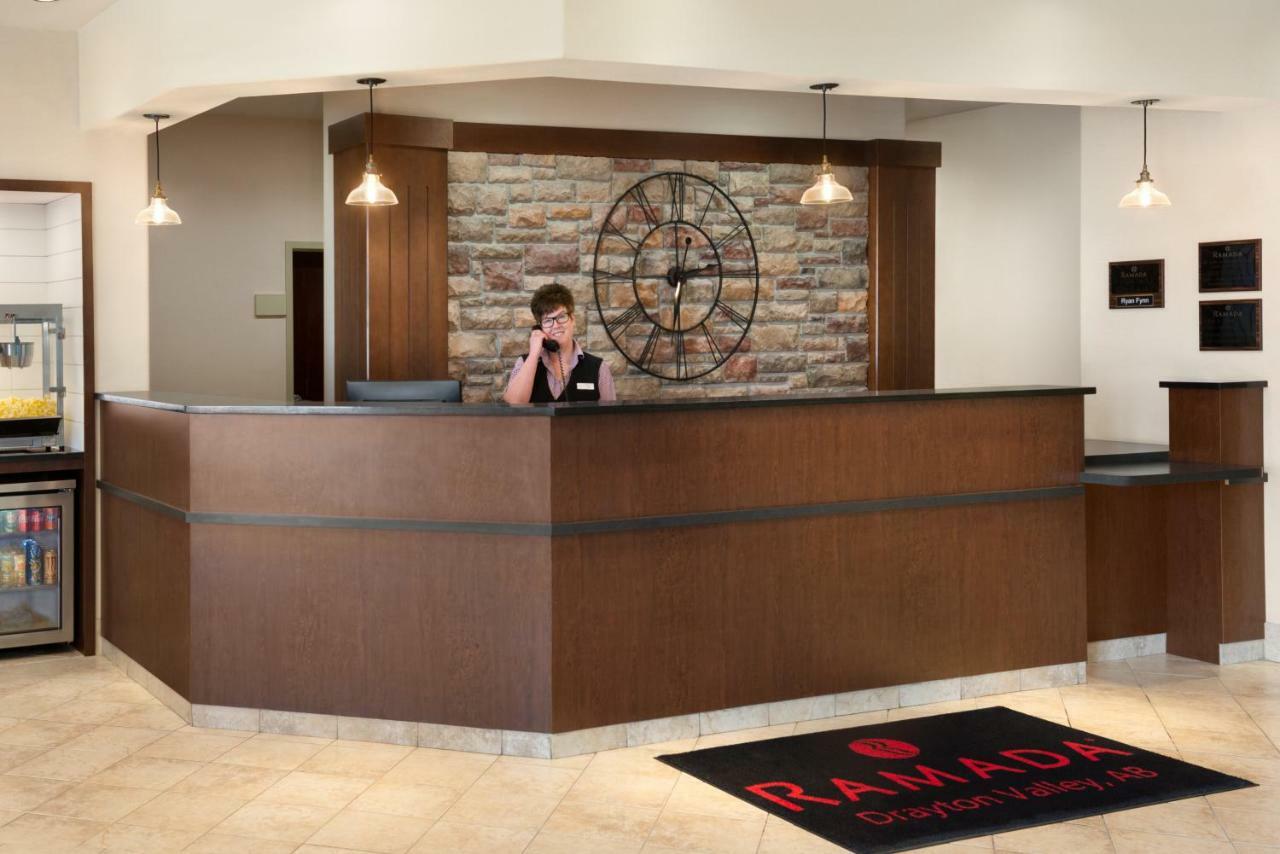 ホテル ラマダ バイ ウィンダム デイトン バレー Drayton Valley エクステリア 写真